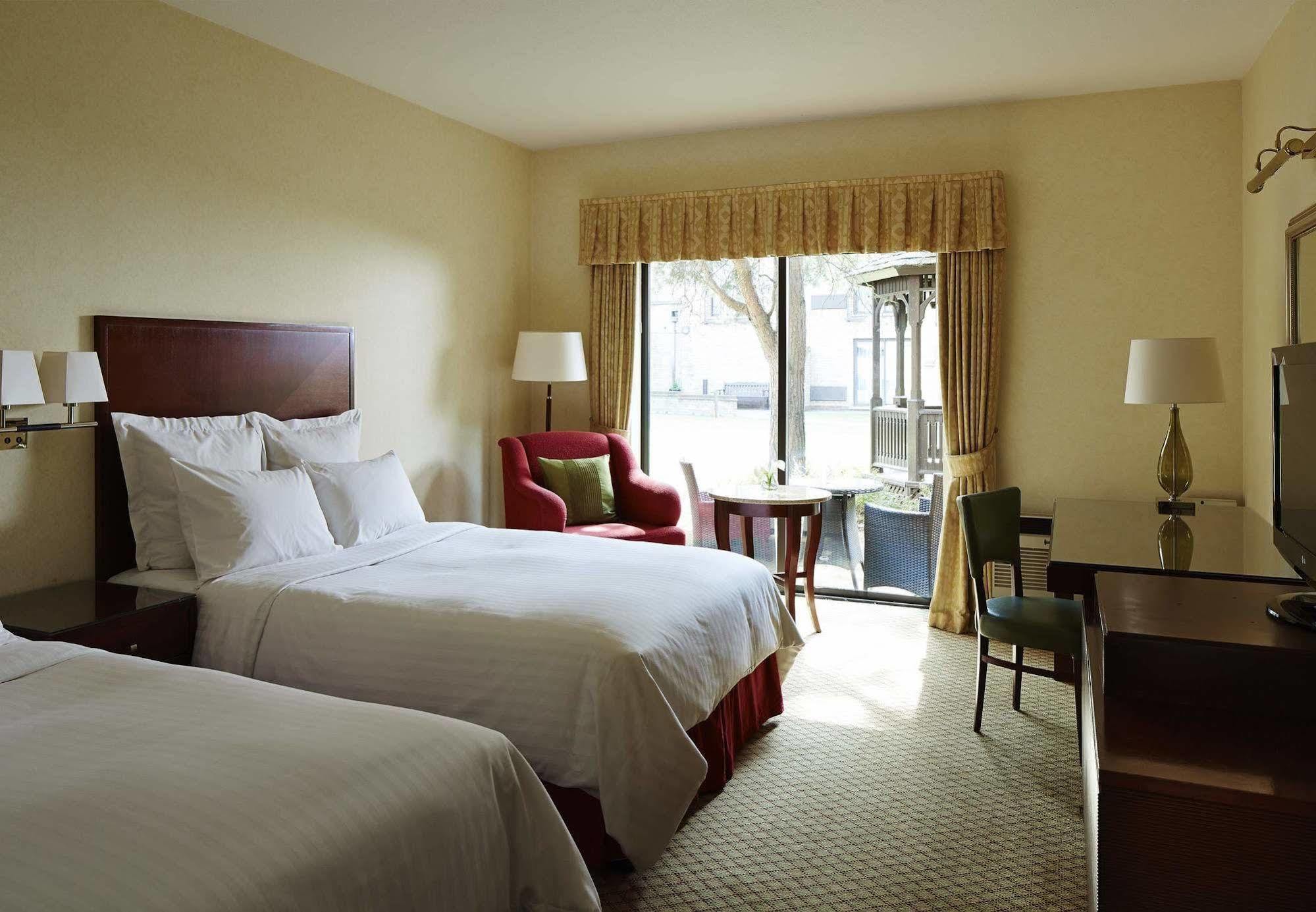 Delta Hotels By Marriott Cheshunt Броксборн Экстерьер фото