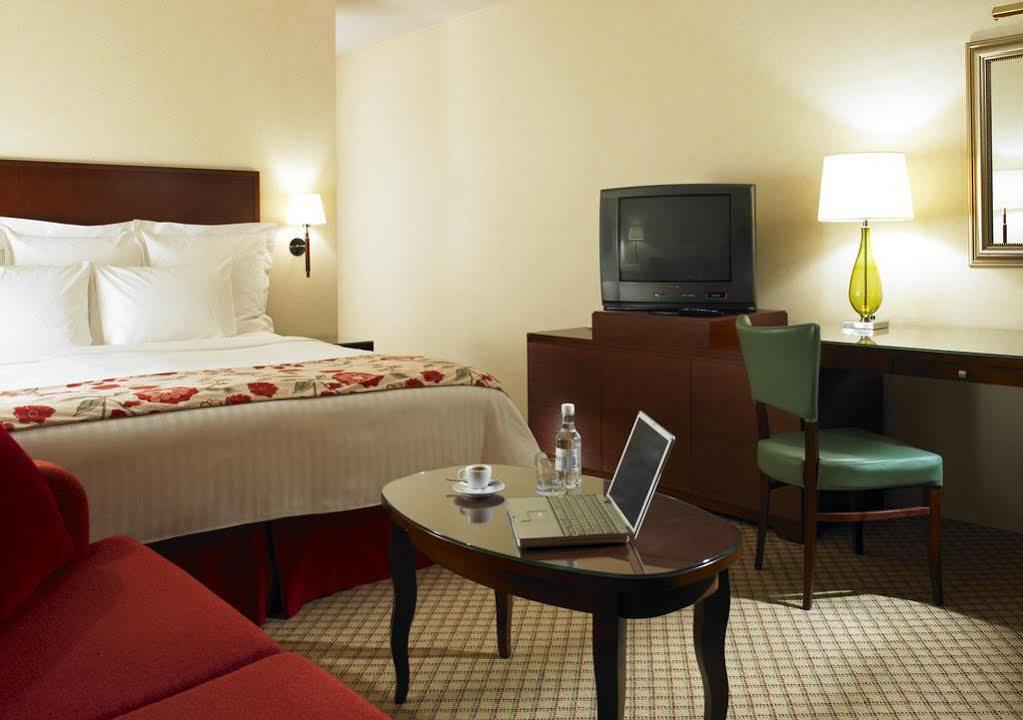 Delta Hotels By Marriott Cheshunt Броксборн Экстерьер фото