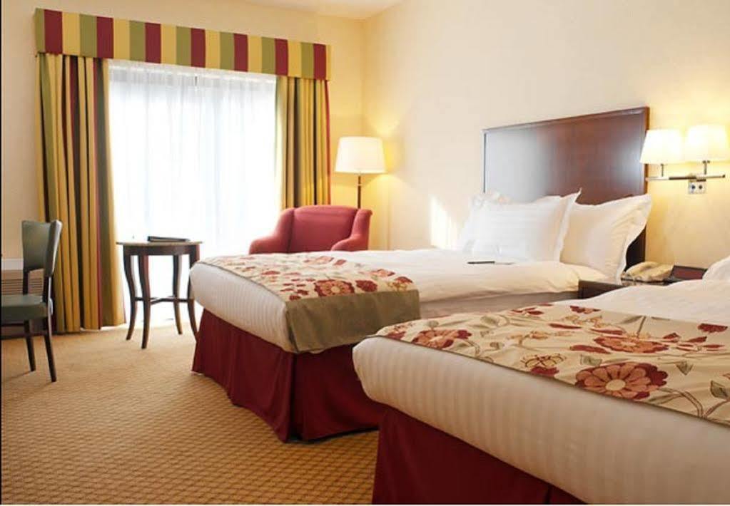 Delta Hotels By Marriott Cheshunt Броксборн Экстерьер фото