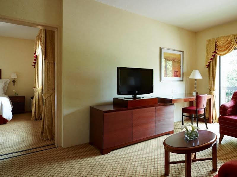 Delta Hotels By Marriott Cheshunt Броксборн Экстерьер фото